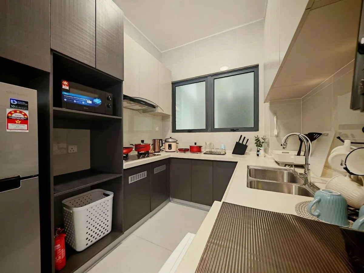 Danga Bay 2Br - Mj Black Or White - Walk To Beach Johor Bahru 0*,
