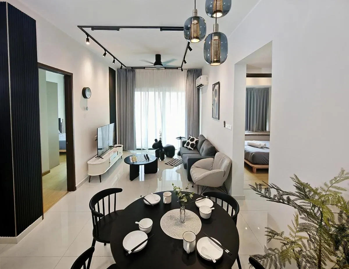 Apartment Danga Bay 2Br 2Wr - Black Or White - Walk To Beach Johor Bahru