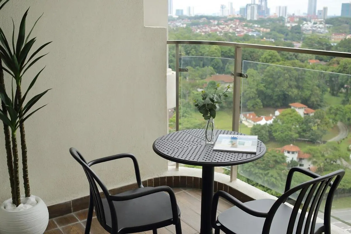Apartment Danga Bay 2Br 2Wr - Black Or White - Walk To Beach Johor Bahru Malaysia