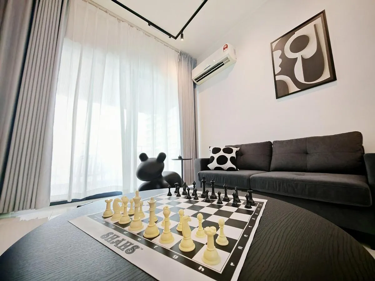 Danga Bay 2Br 2Wr - Black Or White - Walk To Beach Johor Bahru Apartment
